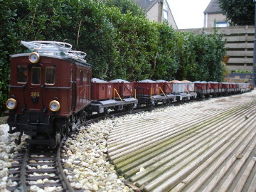 Rhätische Bahn Nr. 205 met grindtrein